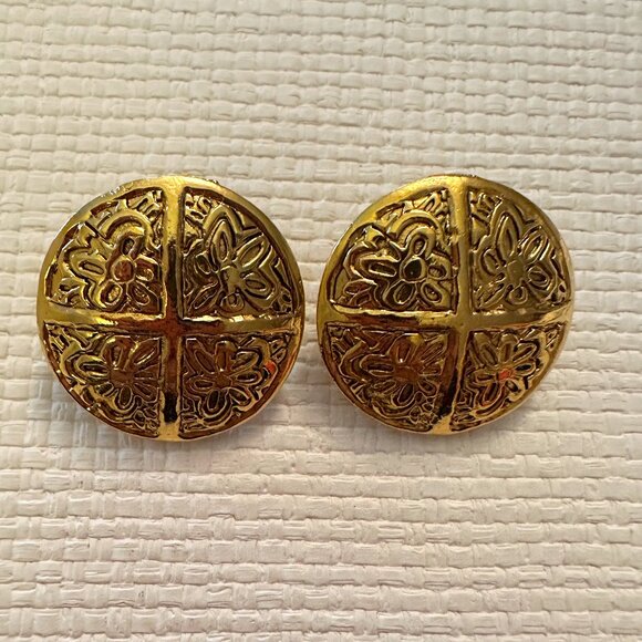 Chanel Style Gold Tone Camelia Earrings - Picture 1 of 3